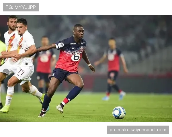 战术复盘：里尔如何凭借高效反击攻克尼斯主场，稳固第三位置